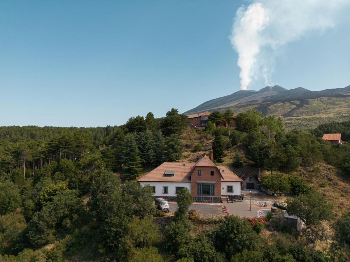 Hotel Villa Dorata Nicolosi Bagian luar foto