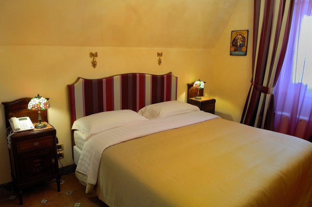 Hotel Villa Dorata Nicolosi Bagian luar foto